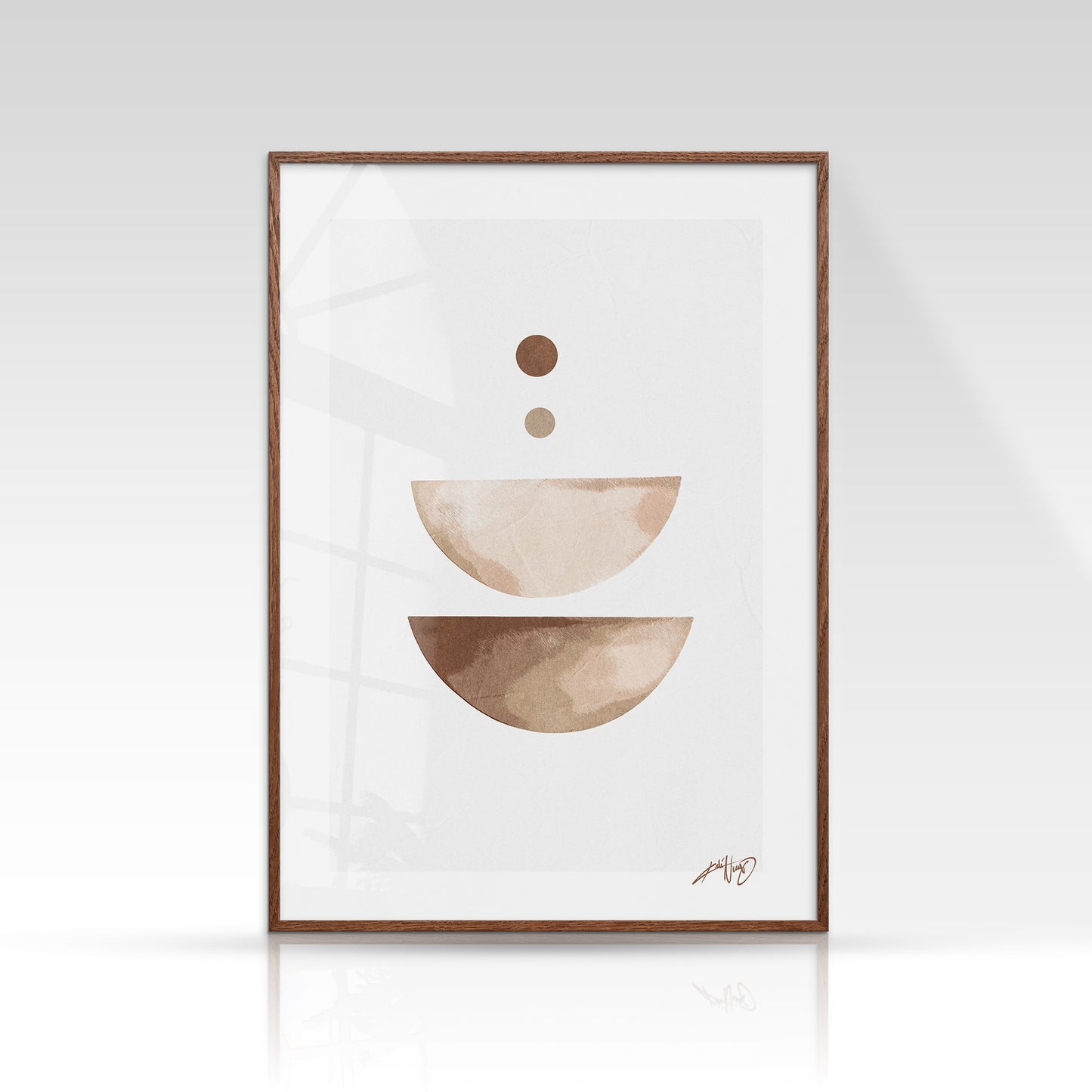 Abstrakt kunstplakat med geometriske former i varme sandfarver, arrangeret i en rolig og harmonisk komposition. Design af Kali Nuevo.