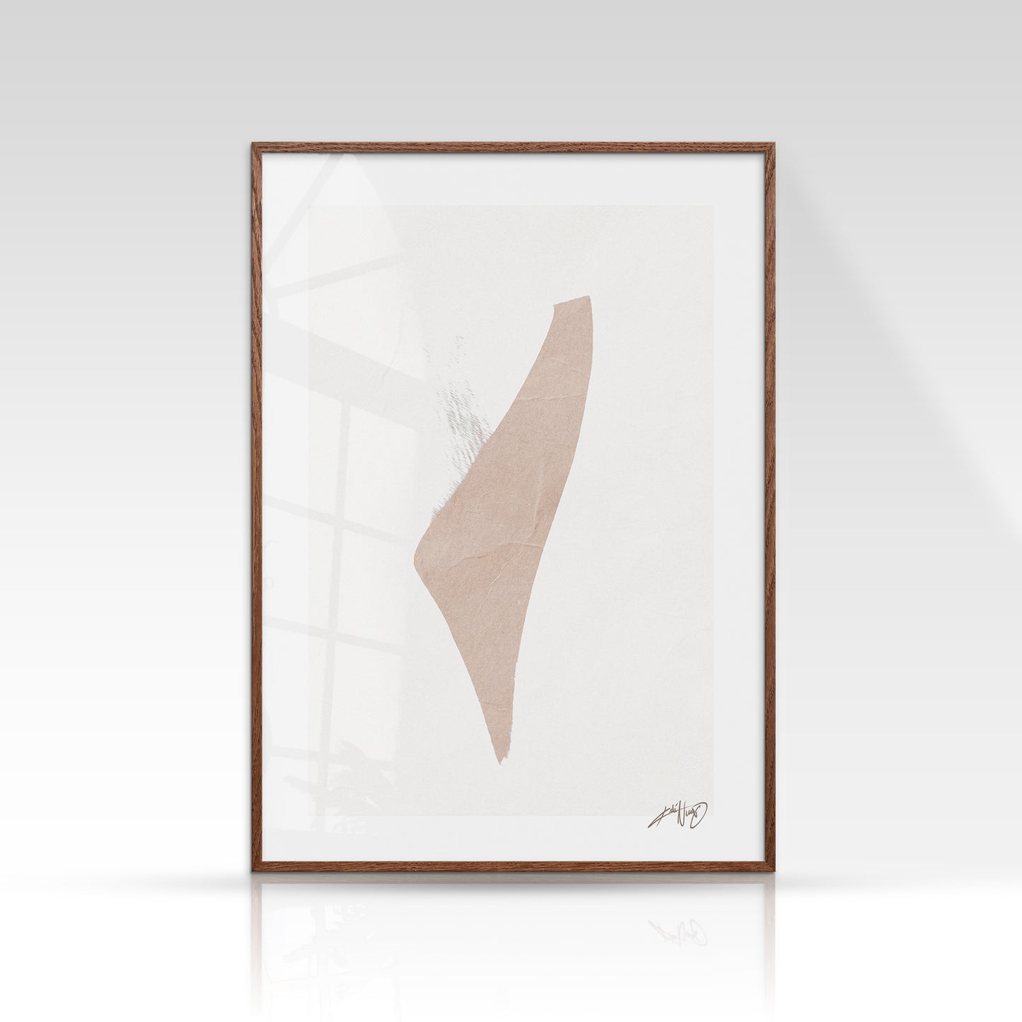 Abstrakt kunstplakat i beige med rå papirtekstur og bløde, organiske former. Design af Kali Nuevo.