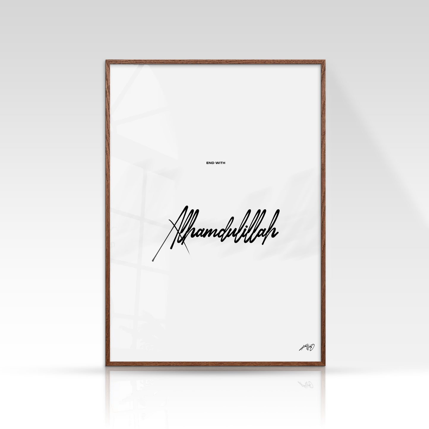 Alhamdulillah plakat, minimalistisk sort/hvid, mørk egetræsramme