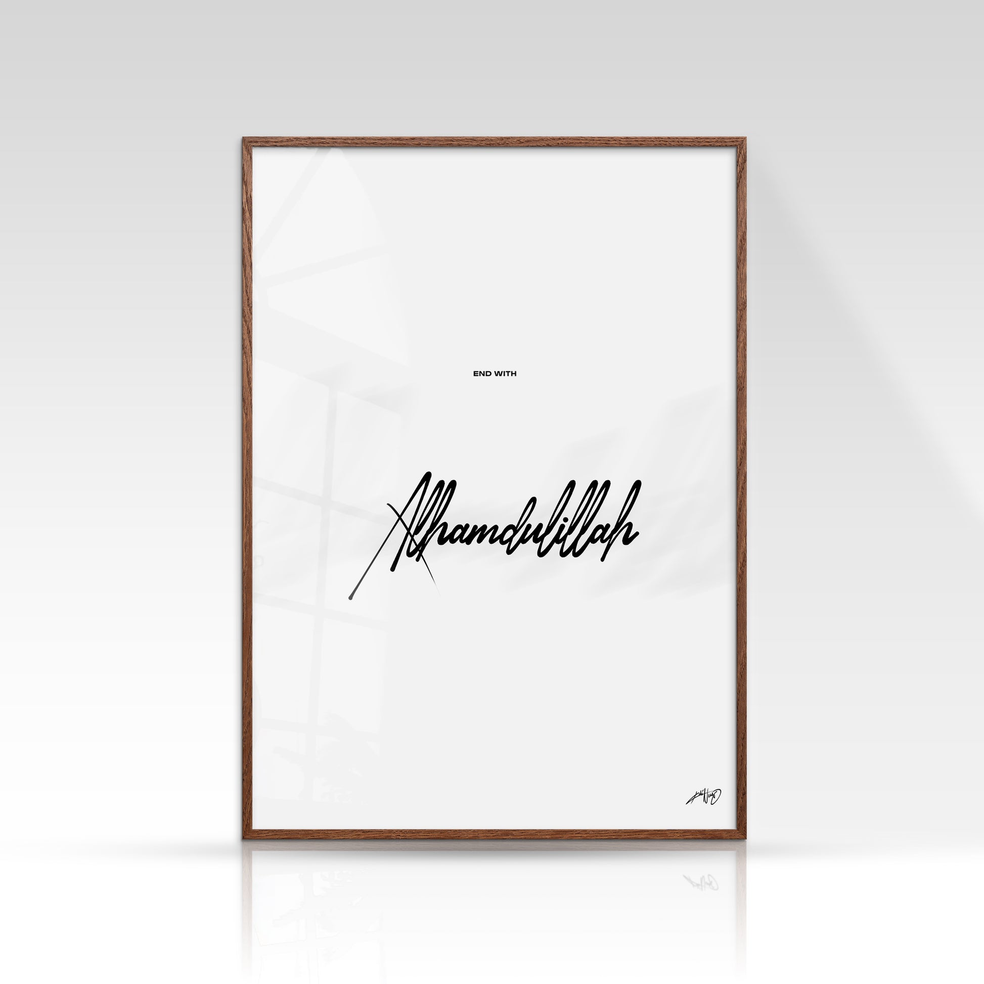 Alhamdulillah plakat, minimalistisk sort/hvid, mørk egetræsramme