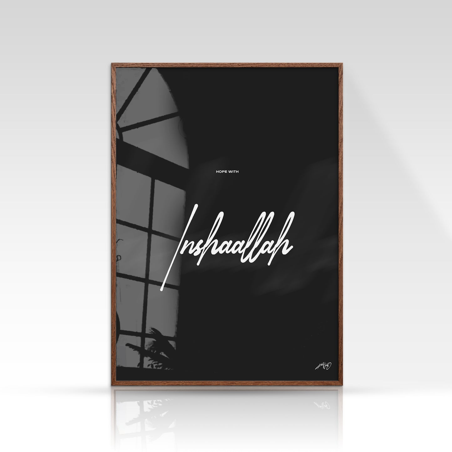 Inshallah plakat, minimalistisk sort/hvid, mørk egetræsramme